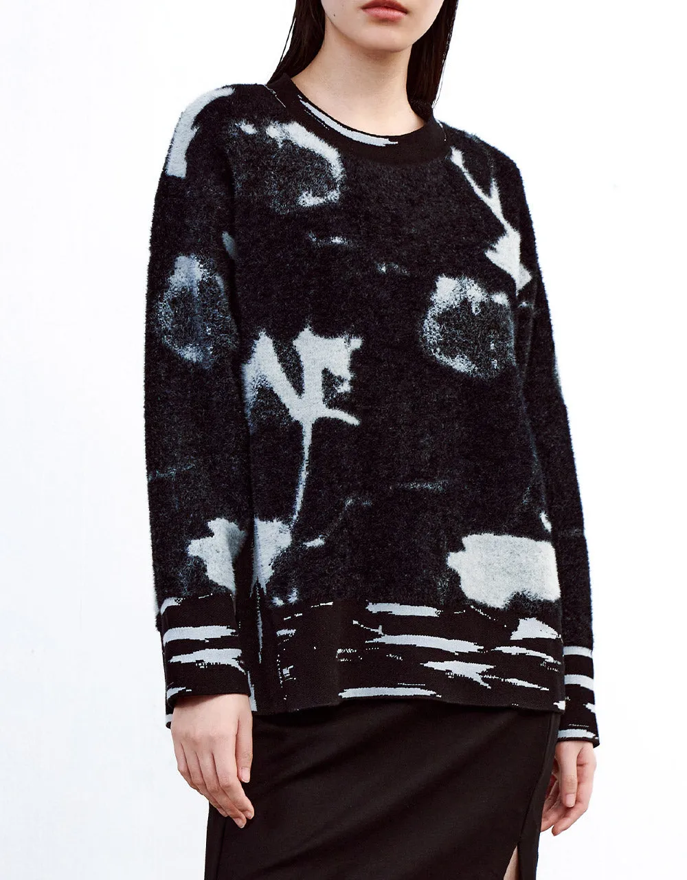 Abstract Print Sweater sold by Urban Revivo product image thumbnail 5