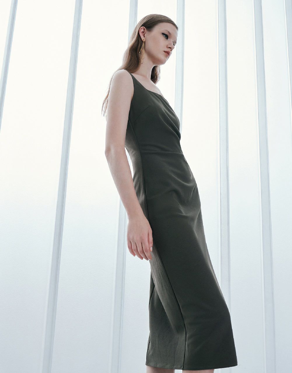 Ruched Sleeveless Straight Dress sold by Urban Revivo product image thumbnail 3