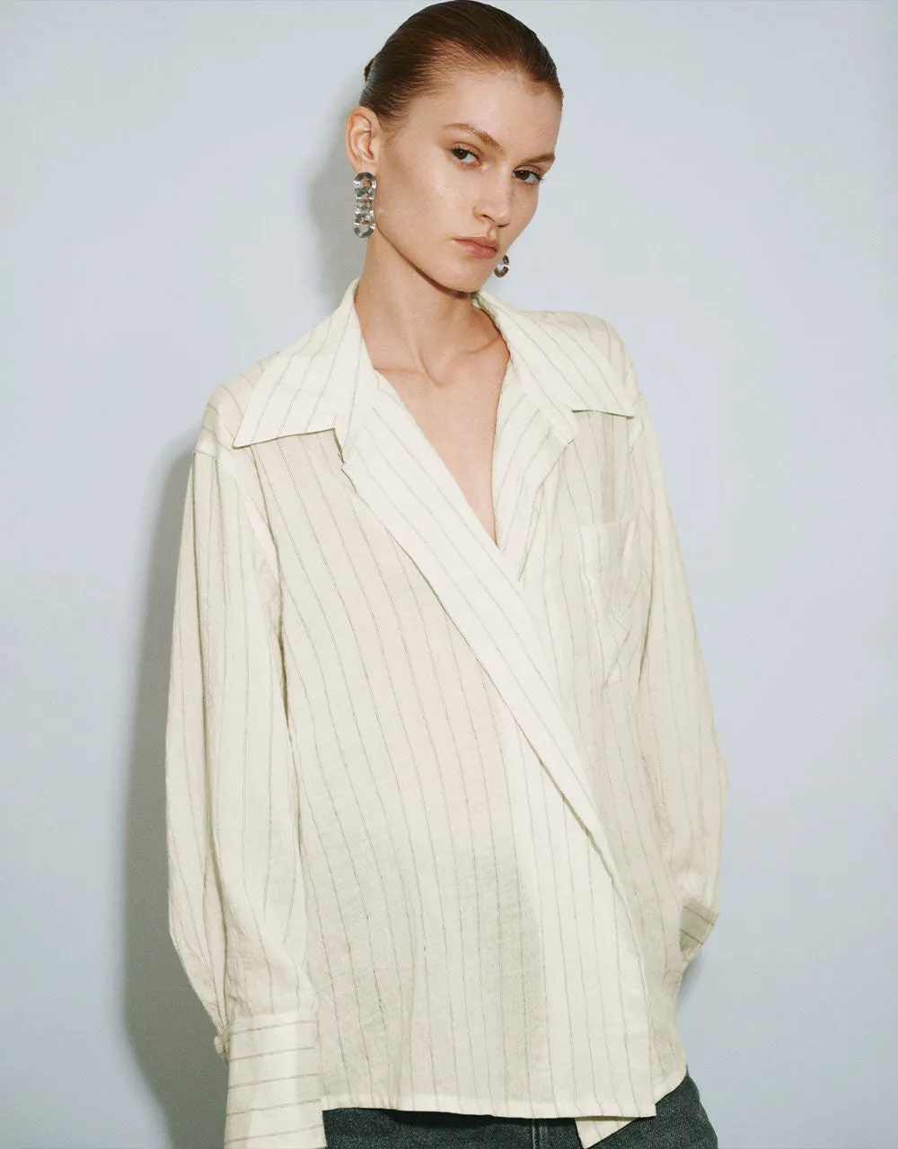 Striped V-Neck Overhead Shirt sold by Urban Revivo product image thumbnail 3