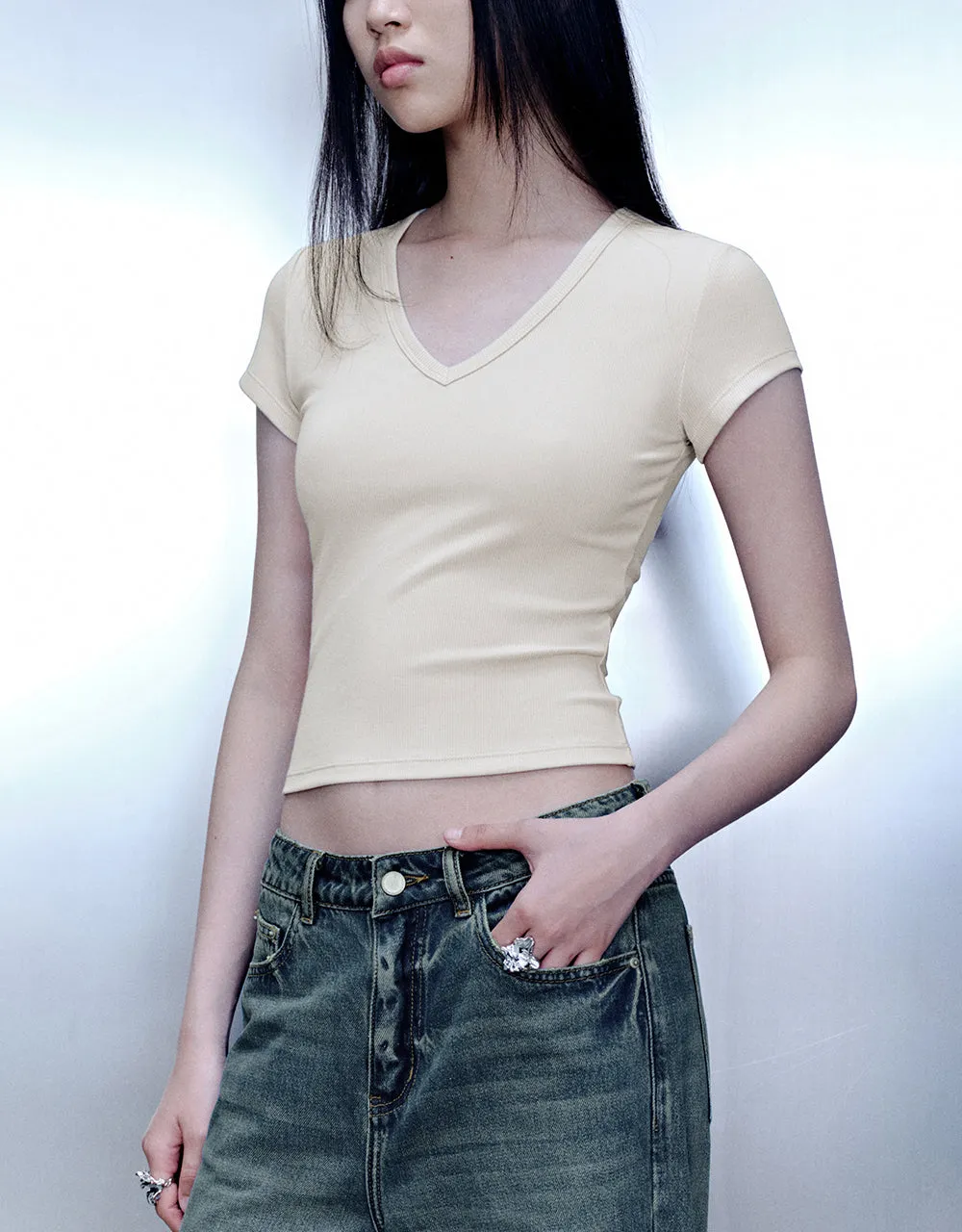 Skinny V-Neck Knitted T-Shirt sold by Urban Revivo product image thumbnail 3