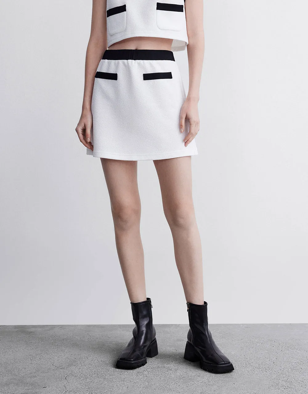 Contrast Trim Mini Skirt sold by Urban Revivo product image thumbnail 2