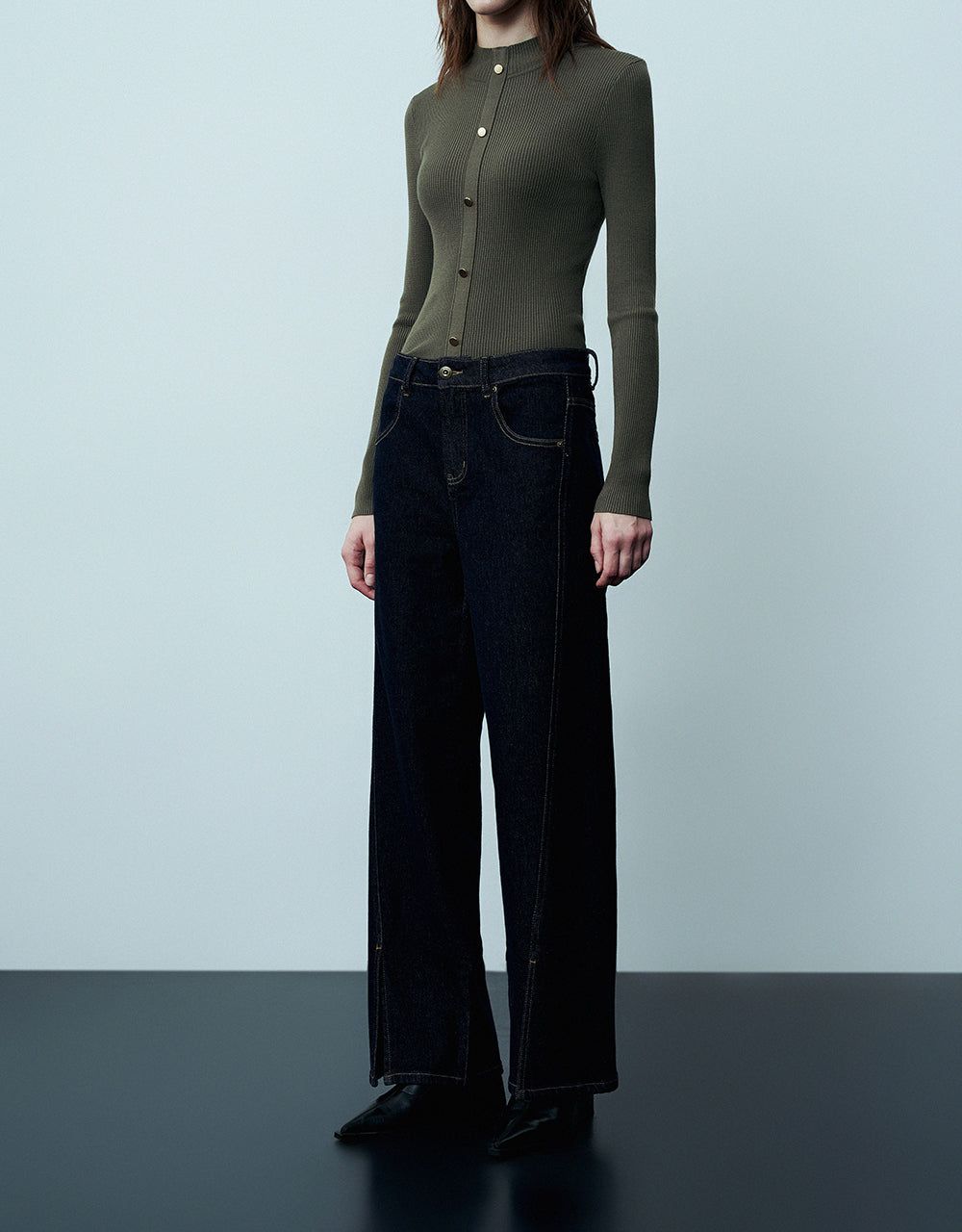 Split Hem Wide-Leg Jeans sold by Urban Revivo product image thumbnail 4