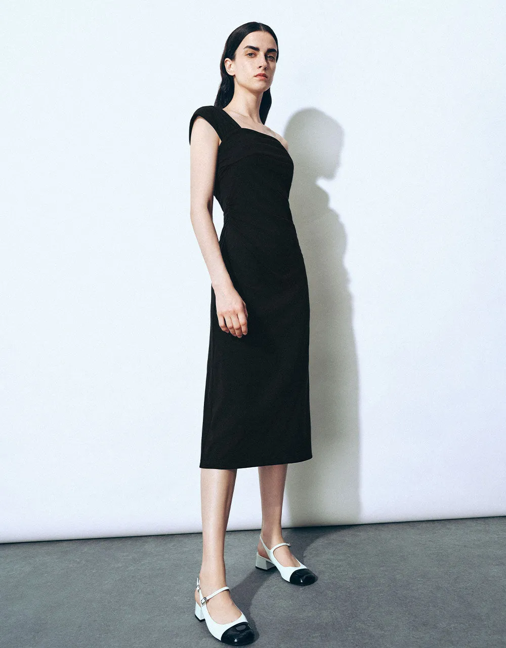 Ruched One Shoulder Straight Dress sold by Urban Revivo product image thumbnail 3