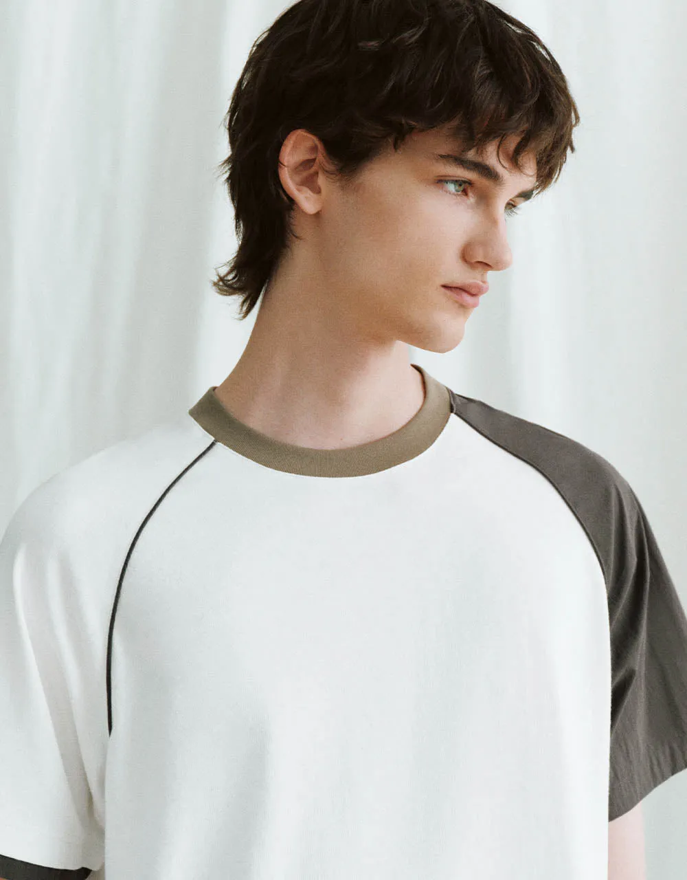 Two Toned Crew Neck Loose T-Shirt sold by Urban Revivo product image thumbnail 4