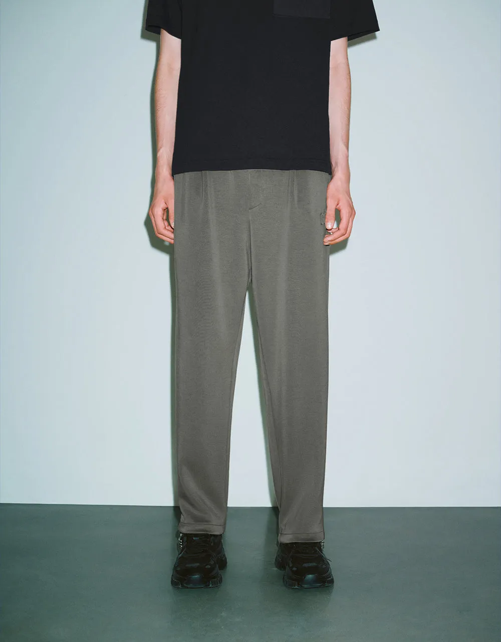 Drawstring Waist Carrot Fit Pants sold by Urban Revivo product image thumbnail 2