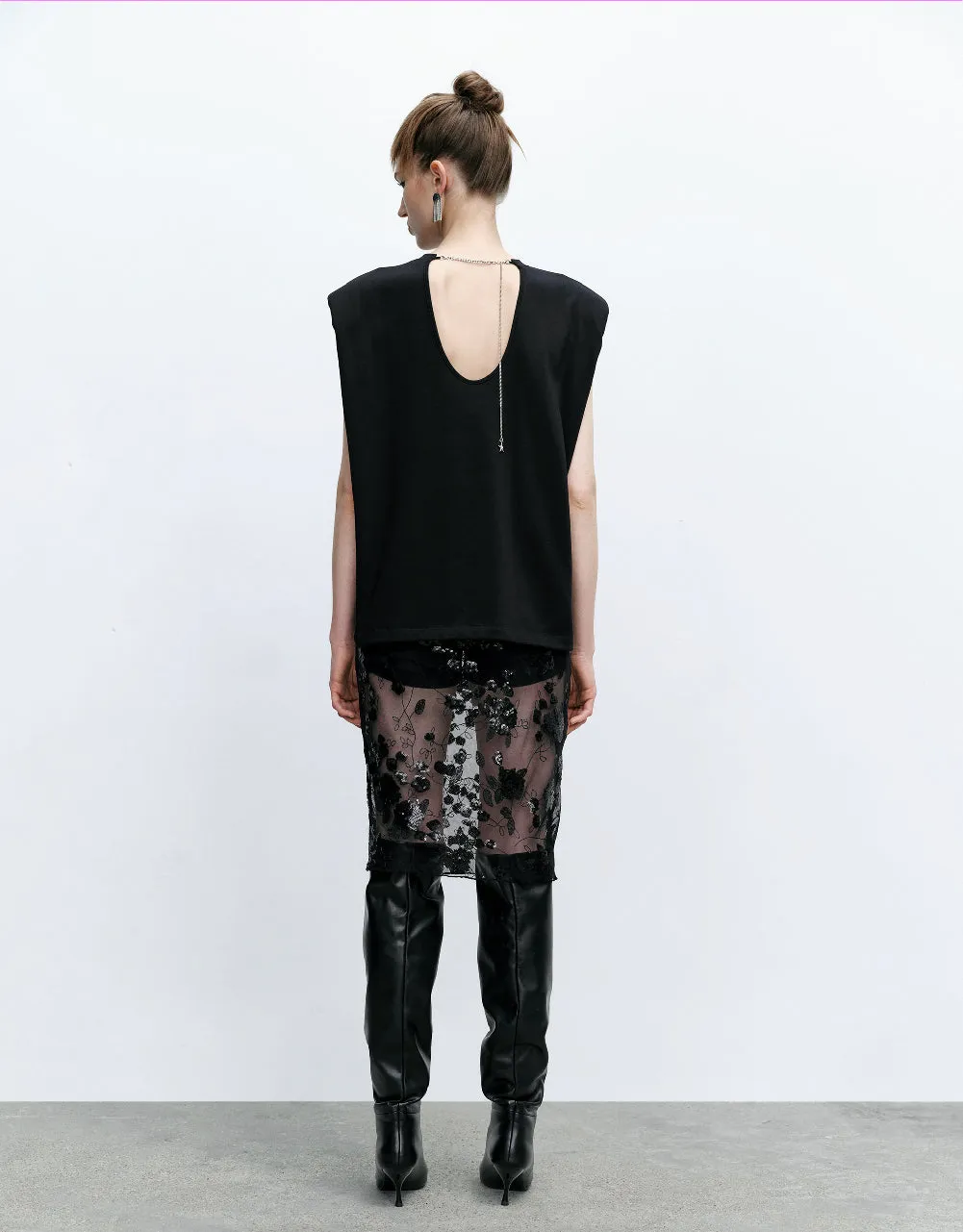 Crew Neck Tank Top With Chain sold by Urban Revivo product image thumbnail 5