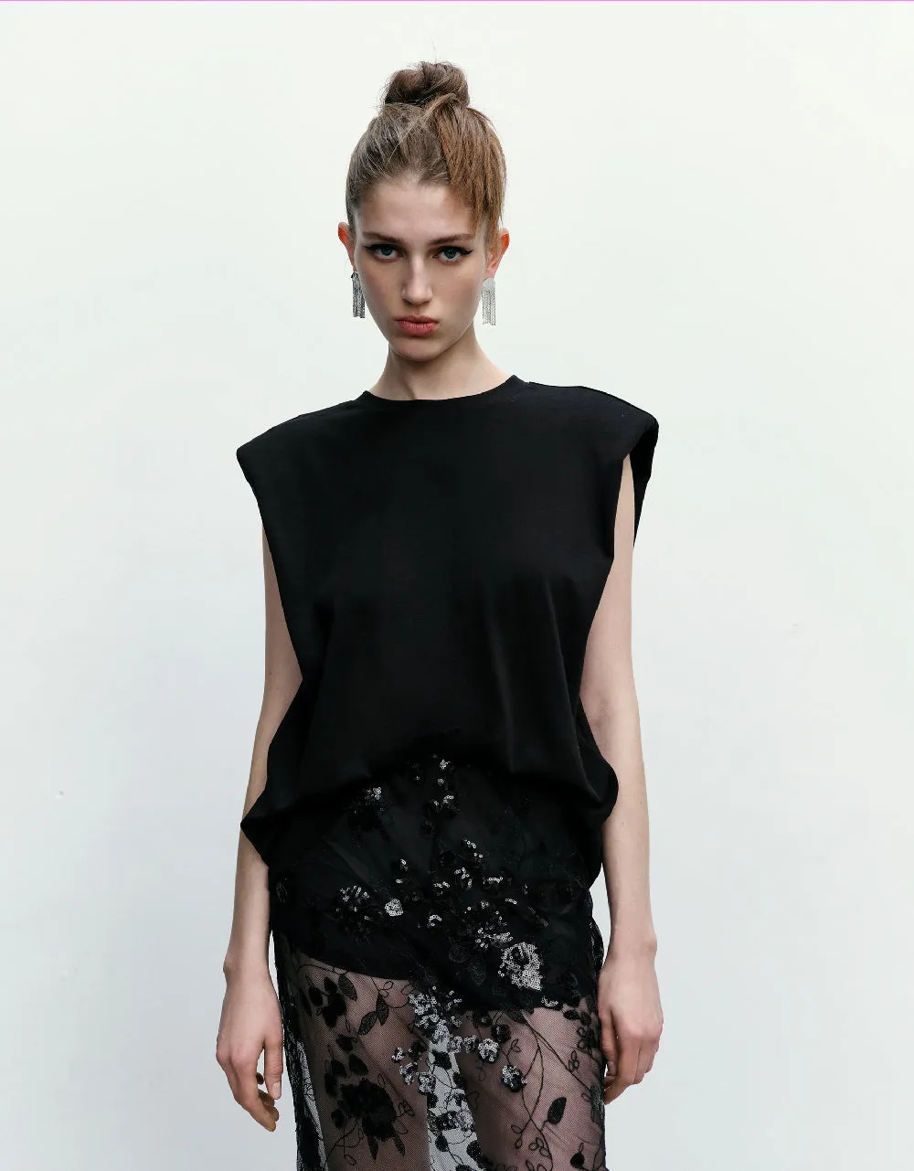 Crew Neck Tank Top With Chain sold by Urban Revivo