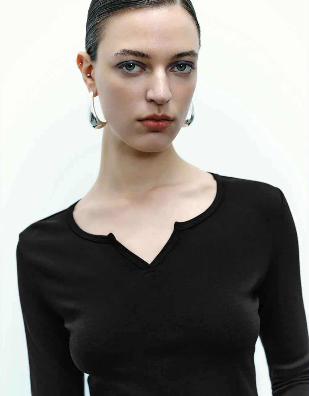 Notch Neck Skinny T-Shirt sold by Urban Revivo product image thumbnail 4