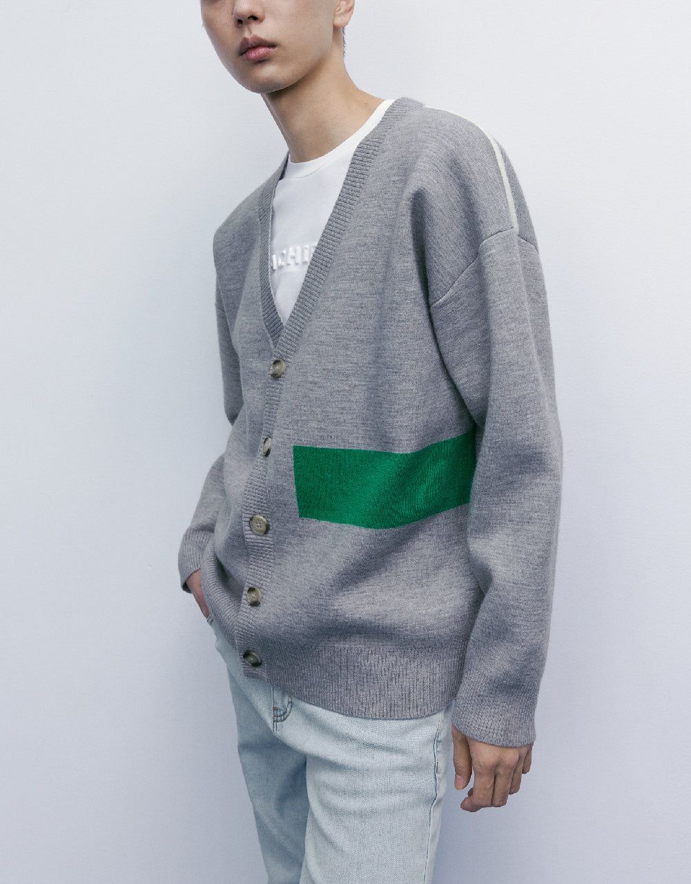 Drop Shoulder Sleeve V-Neck Knitted Cardigan sold by Urban Revivo product image thumbnail 3