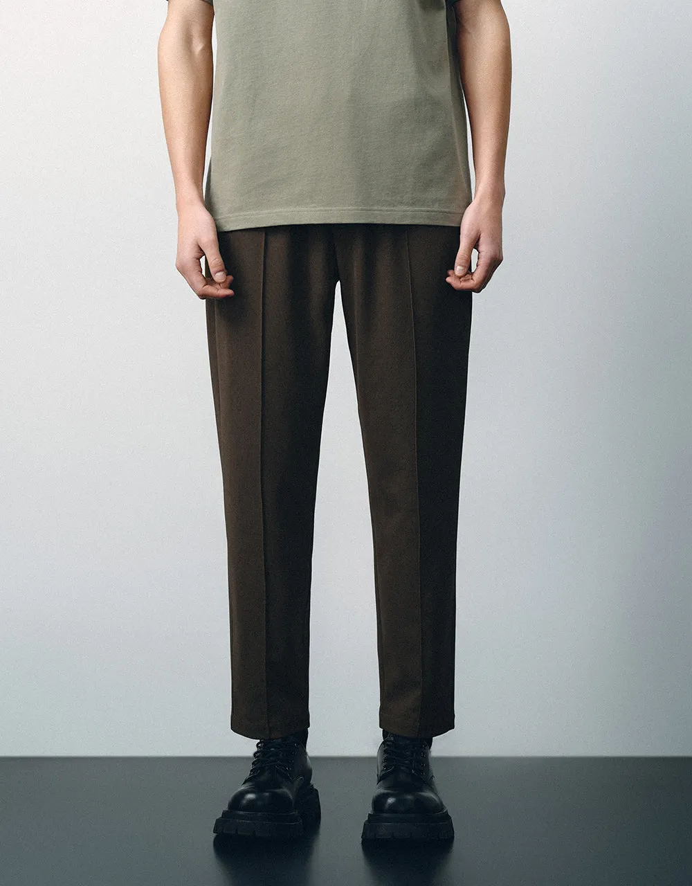 Drawstring Waisted Knitted Carrot Fit Pants sold by Urban Revivo product image thumbnail 4