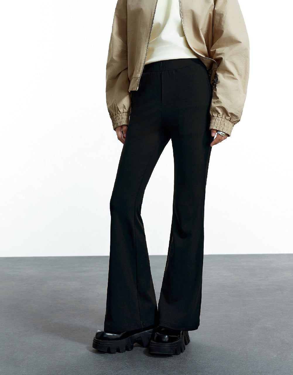 Elastic Waist Knitted Flare Pants sold by Urban Revivo product image thumbnail 4