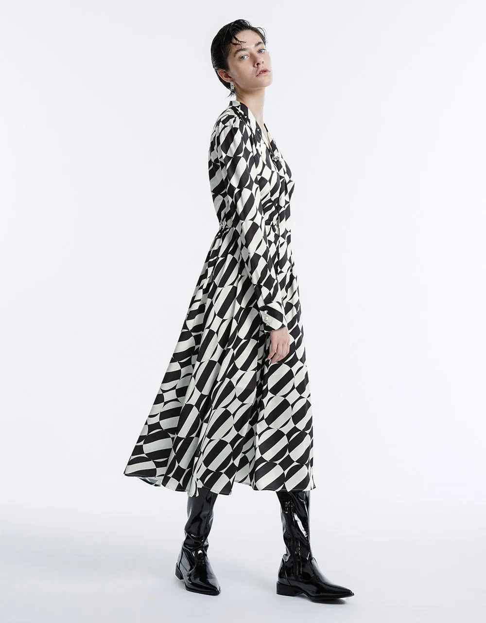 Geometric Print Tie Front Midi Dress sold by Urban Revivo product image thumbnail 2
