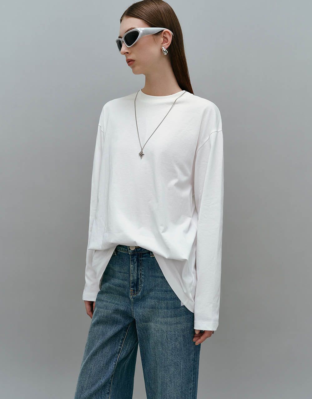Crew Neck Loose T-Shirt With Necklace sold by Urban Revivo product image thumbnail 3