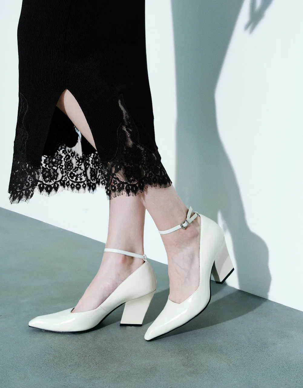 Sleeveless Lace Hem Knitted Dress sold by Urban Revivo product image thumbnail 5