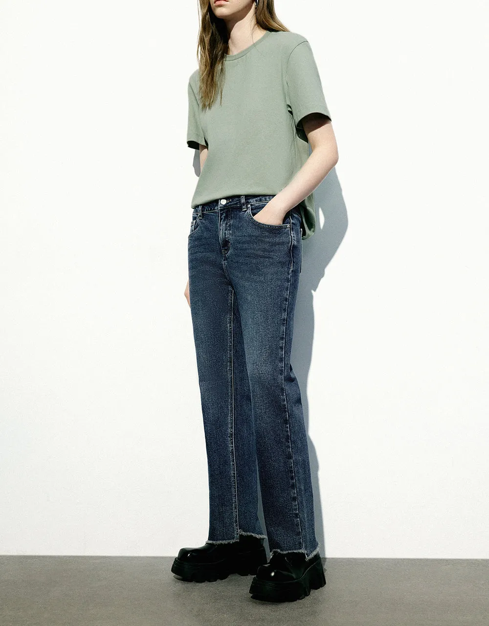 Split Hem Straight Jeans sold by Urban Revivo product image thumbnail 4