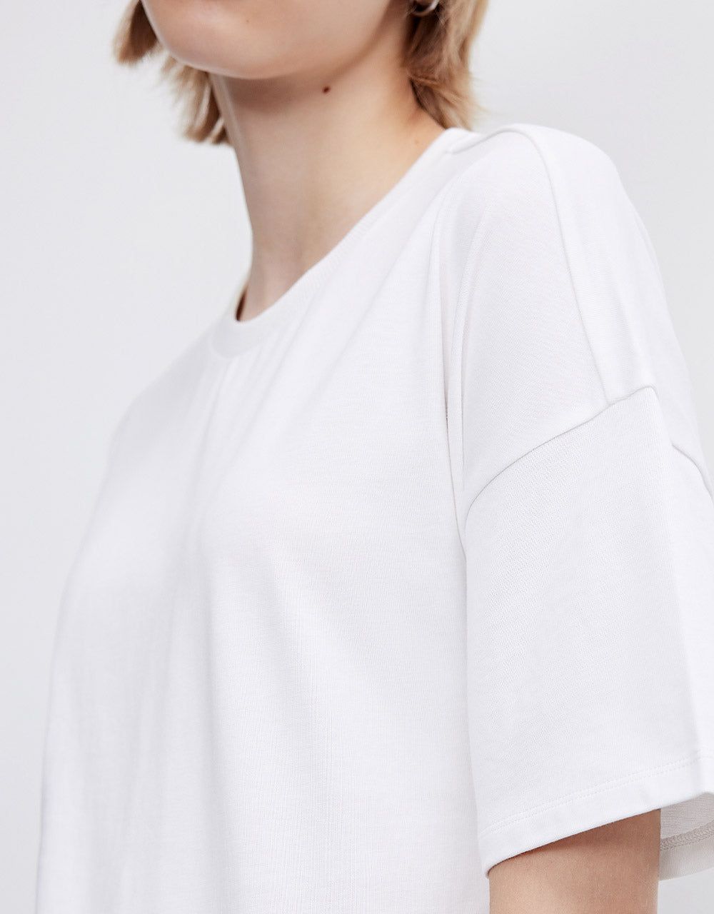 Drop Shoulder Basic T-Shirt sold by Urban Revivo product image thumbnail 5