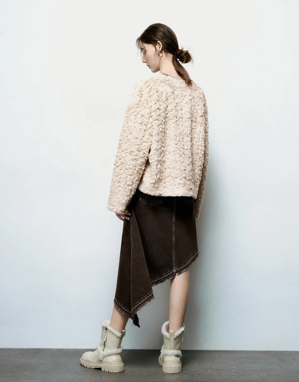 Furry V-Neck Loose Jacket sold by Urban Revivo product image thumbnail 4