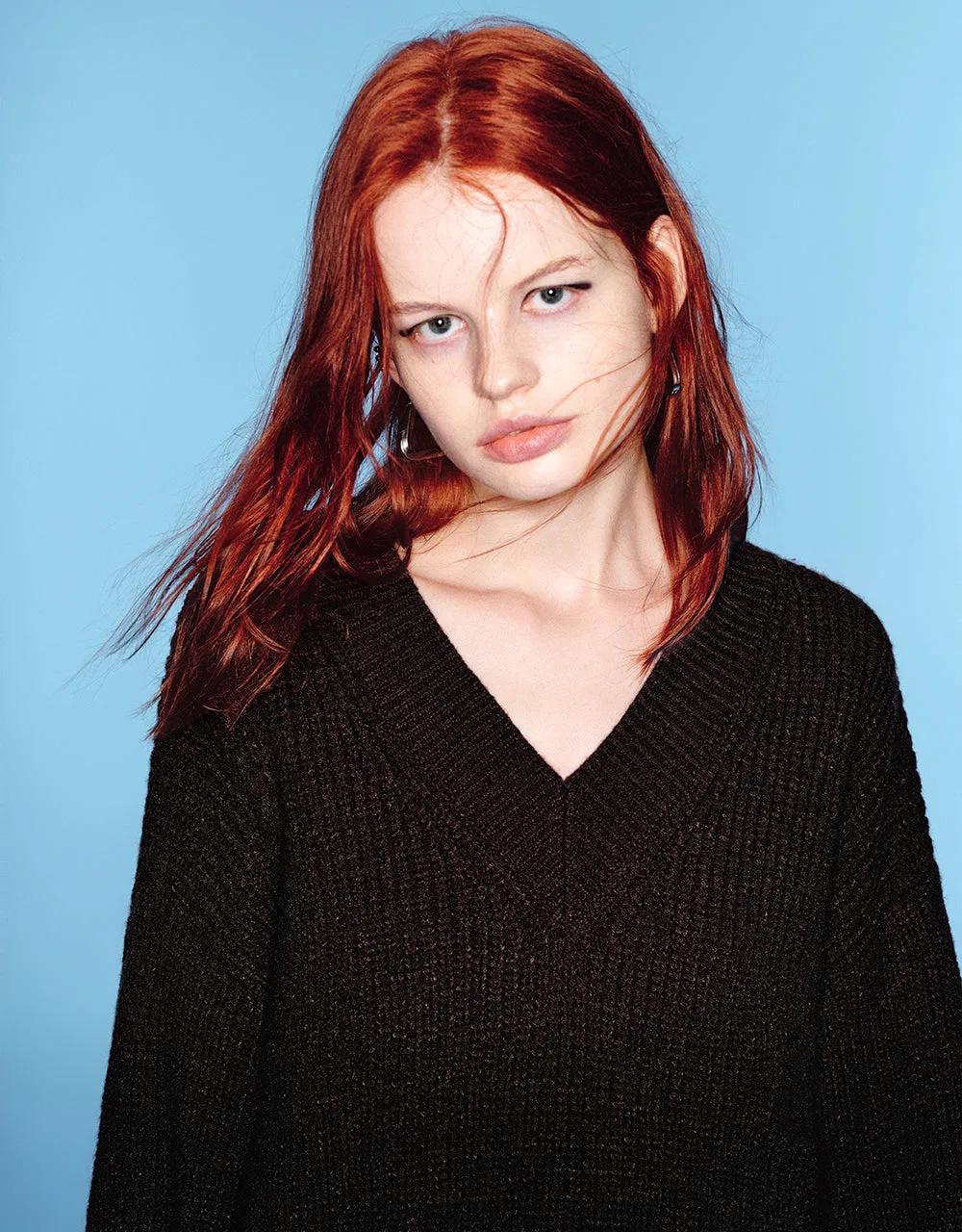 Raw Hem V-Neck Knitted T-Shirt sold by Urban Revivo product image thumbnail 4