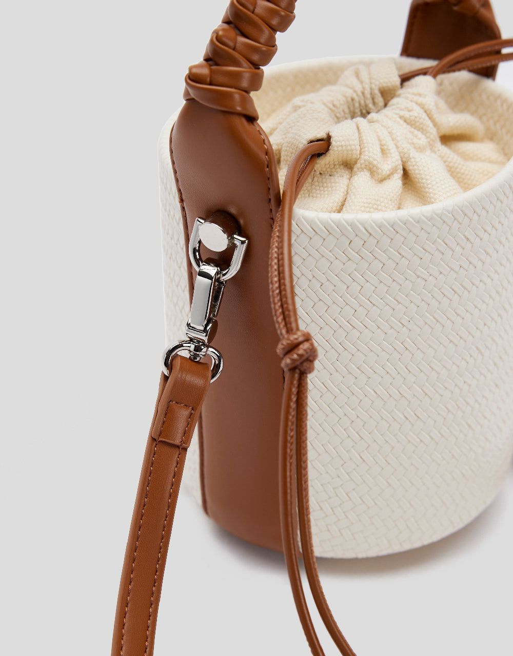 Braided Bucket Bag sold by Urban Revivo product image thumbnail 4