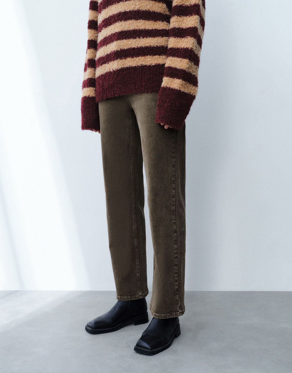 Straight Jeans sold by Urban Revivo product image thumbnail 4