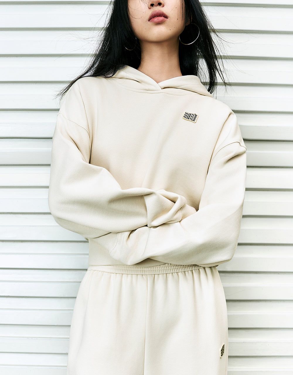 Drop Shoulder Sleeve Hooded Loose Sweatshirt sold by Urban Revivo product image thumbnail 2
