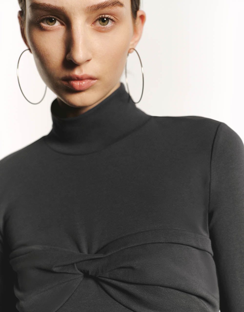 Twist Front Turtle Neck Skinny T-Shirt sold by Urban Revivo product image thumbnail 5