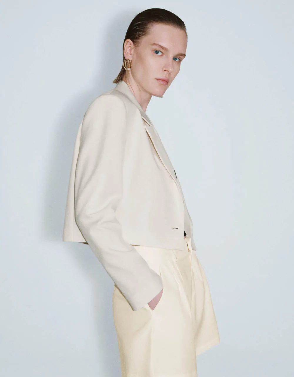 One Button Cropped Blazer sold by Urban Revivo product image thumbnail 3