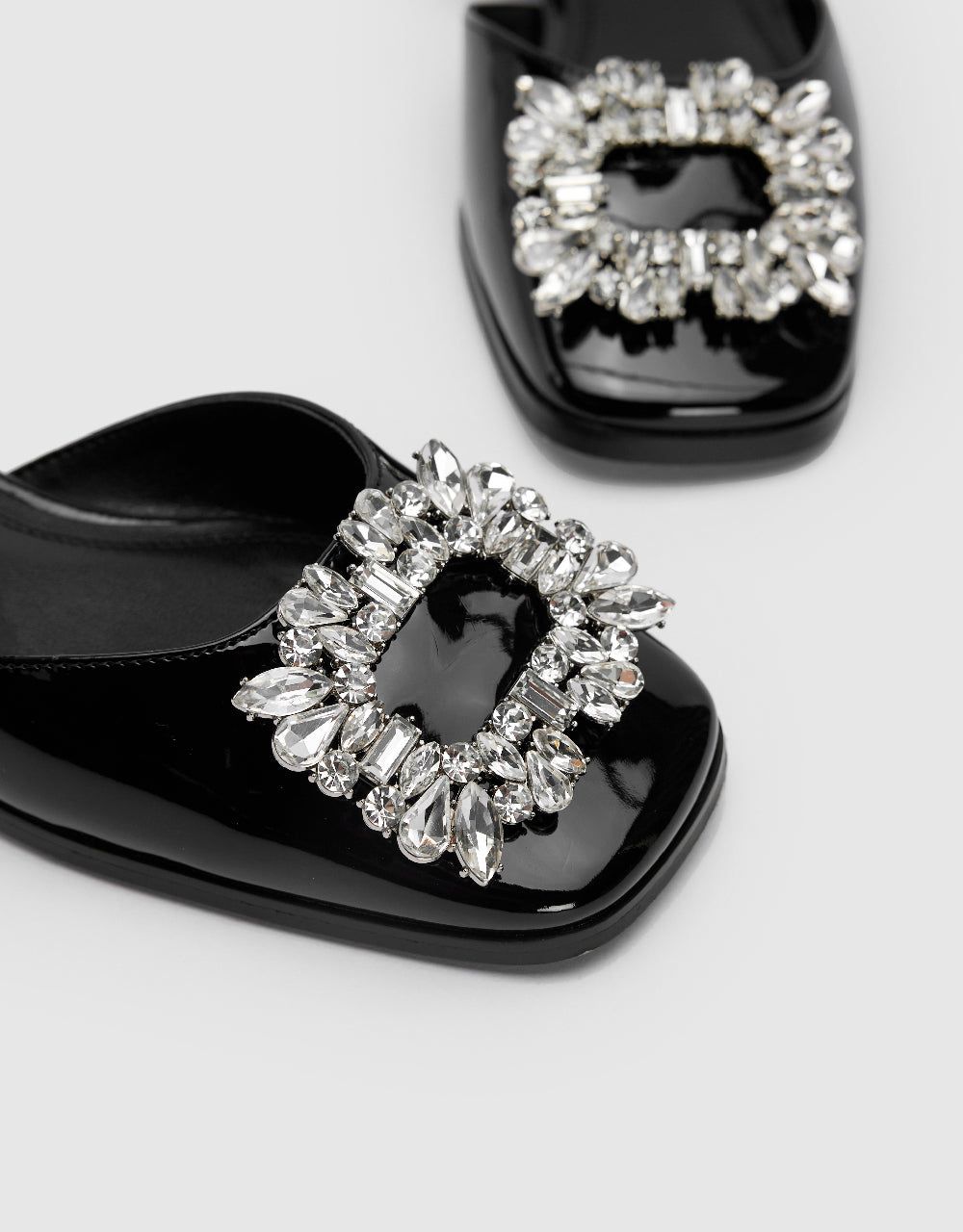 Square Buckle Decor Slingbacks sold by Urban Revivo product image thumbnail 5