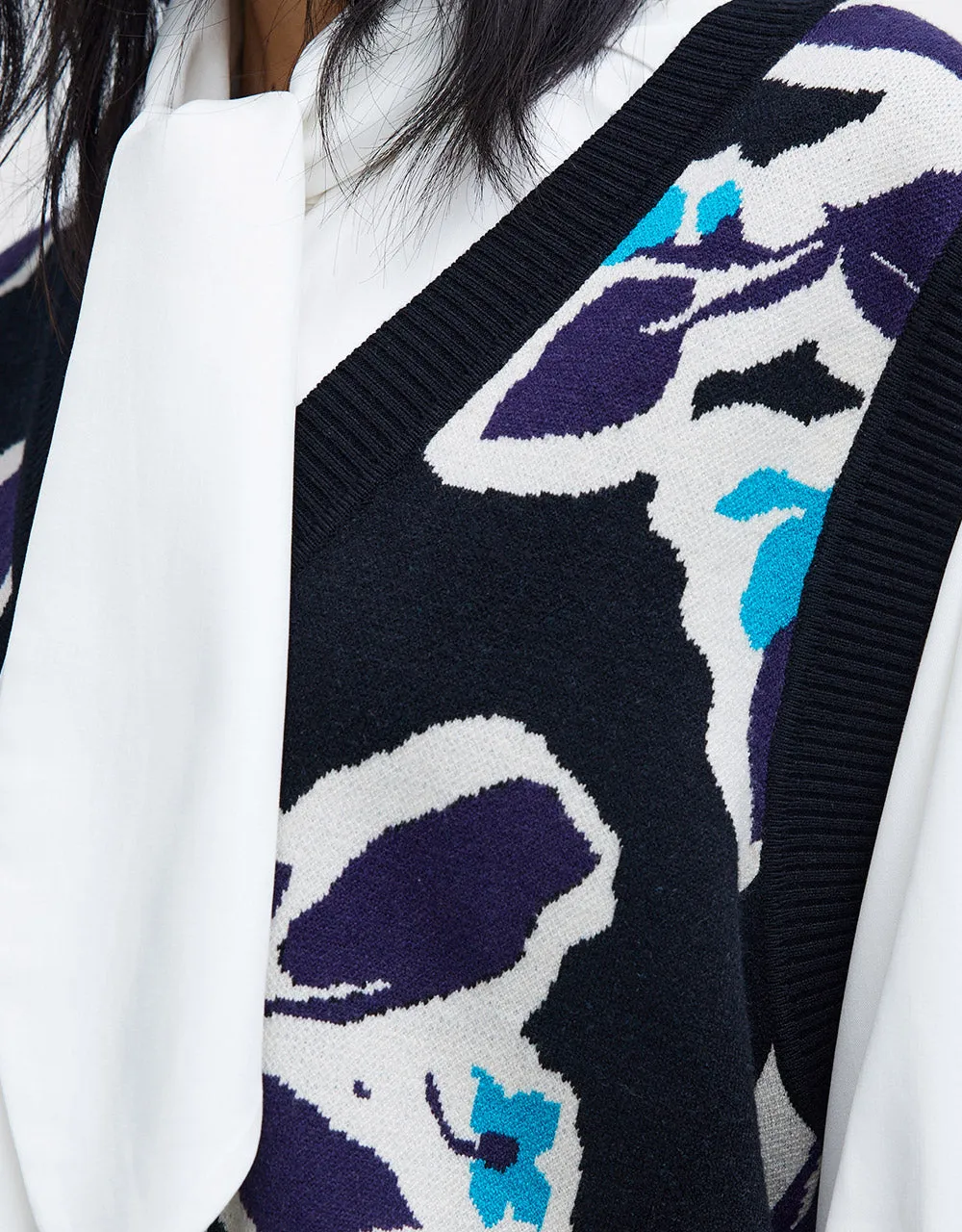 Floral Jacquard Sweater Vest sold by Urban Revivo product image thumbnail 3