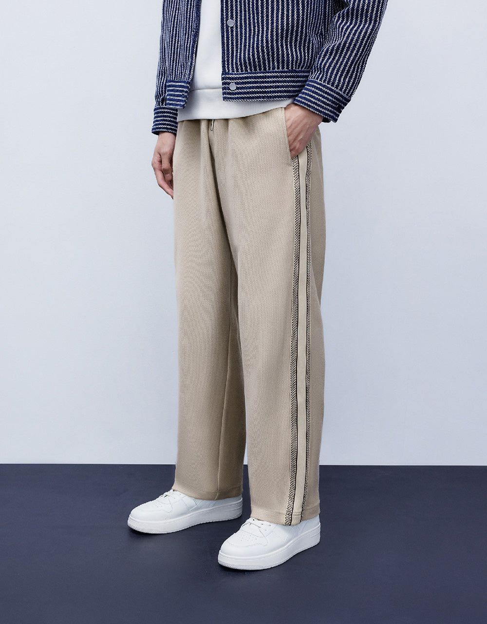 Drawstring Waist Knitted Straight Pants sold by Urban Revivo product image thumbnail 4