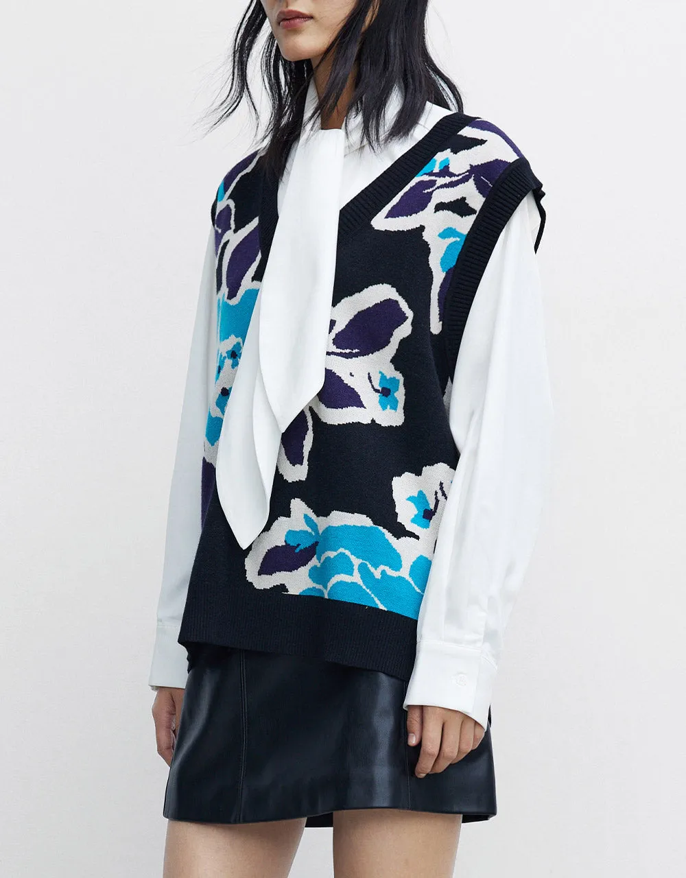 Floral Jacquard Sweater Vest sold by Urban Revivo product image thumbnail 5