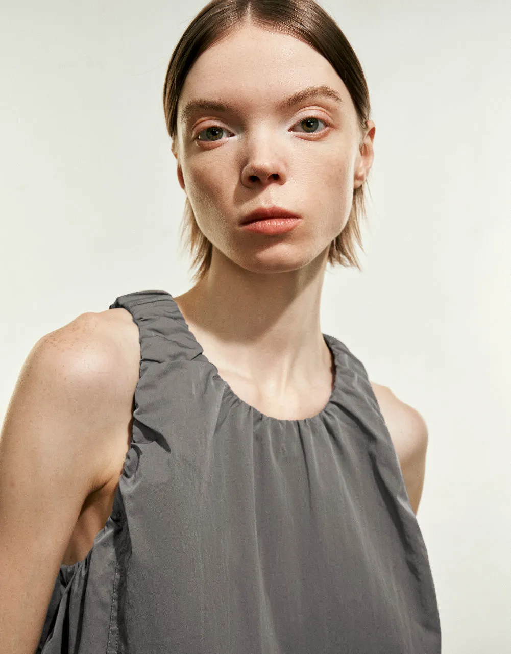 Sleeveless Crew Neck Overhead Shirt sold by Urban Revivo product image thumbnail 5