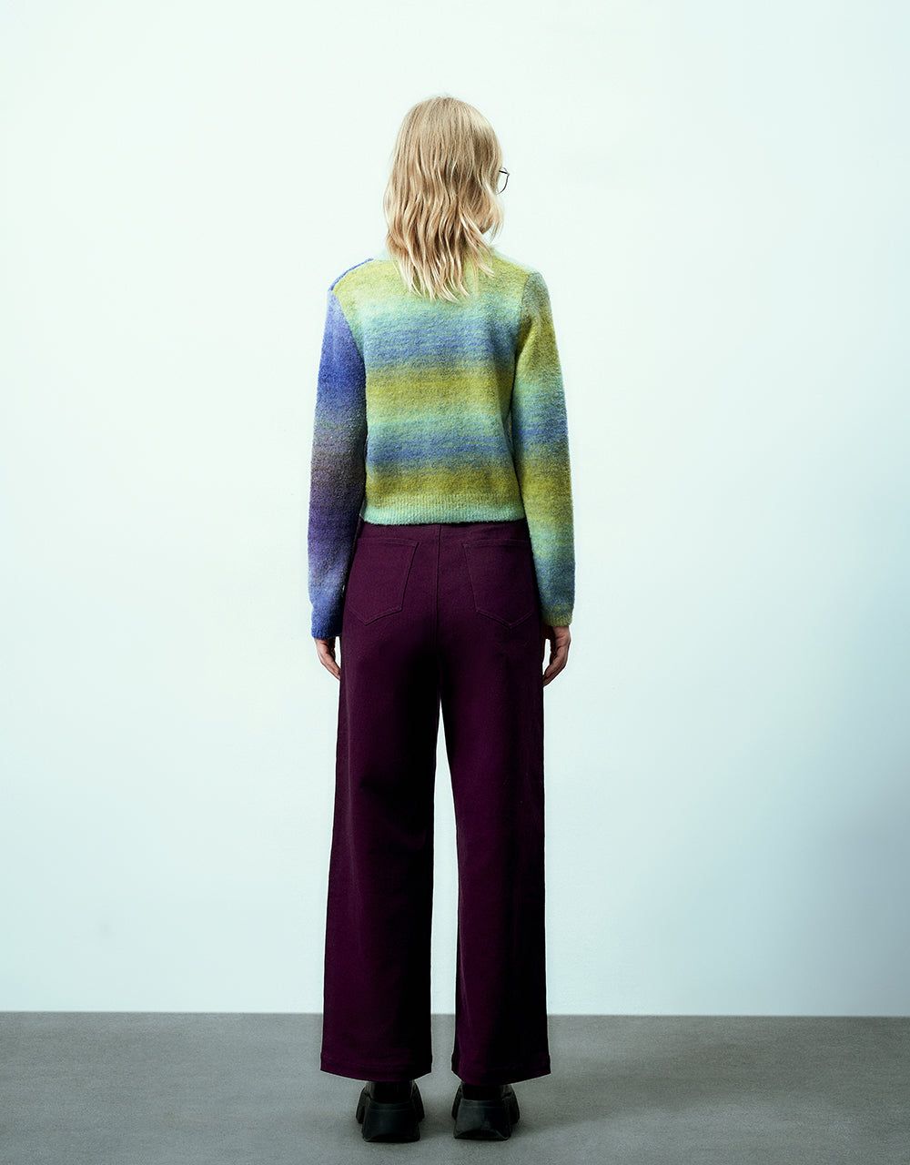 Two Toned Gradient V-Neck Knitted Cardigan sold by Urban Revivo product image thumbnail 4