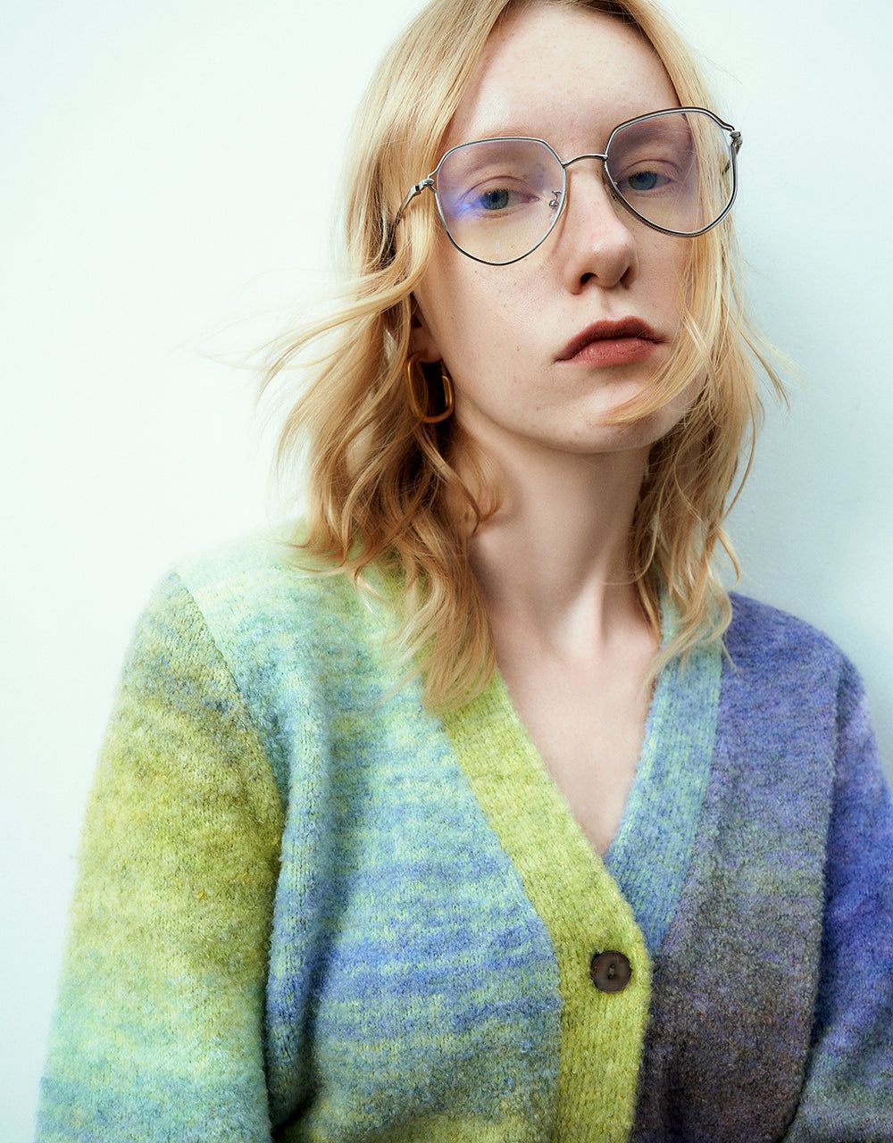 Two Toned Gradient V-Neck Knitted Cardigan sold by Urban Revivo product image thumbnail 5