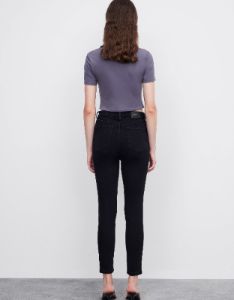 Skinny Jeans sold by Urban Revivo