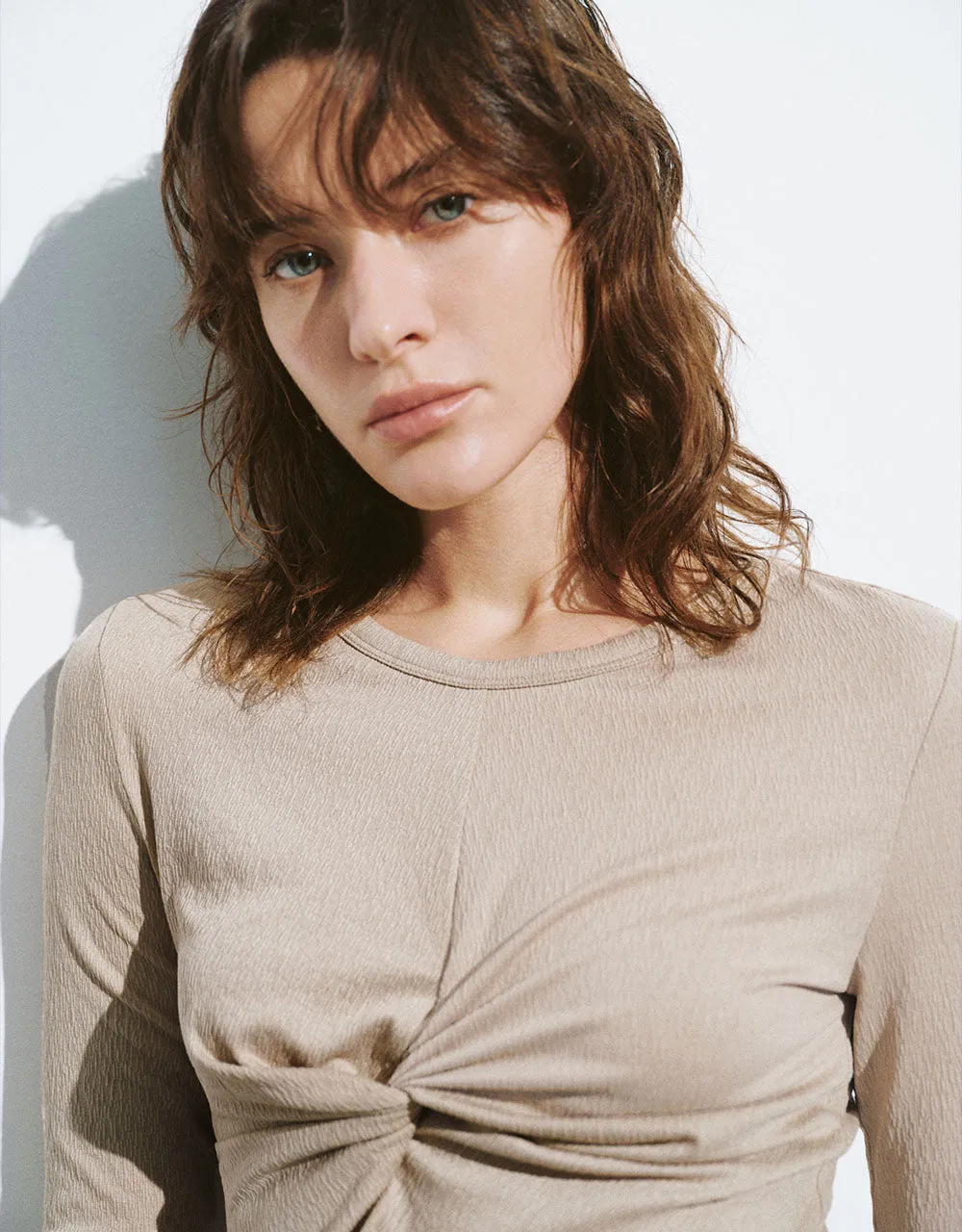 Twist Front Crew Neck Skinny Knitted T-Shirt sold by Urban Revivo product image thumbnail 4