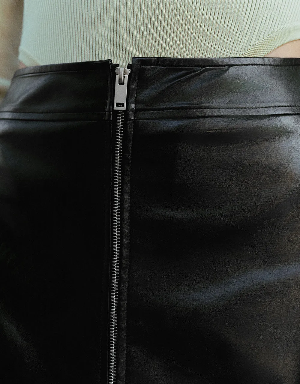 Zipper Front Vegan Leather Mini A-Line Skirt sold by Urban Revivo product image thumbnail 5