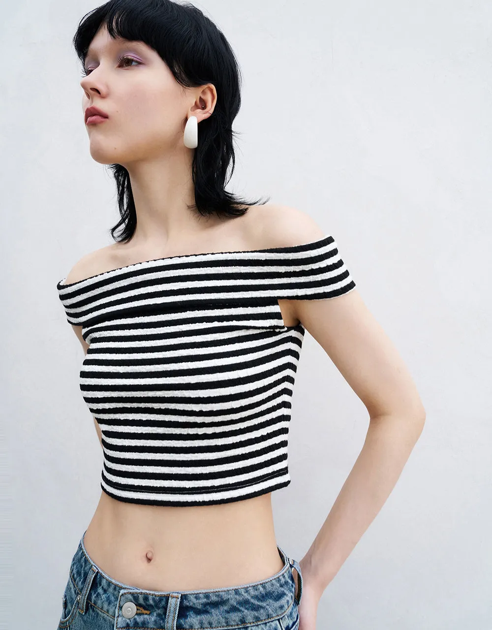 Sleeveless Striped Off-Shoulder Skinny T-Shirt sold by Urban Revivo product image thumbnail 2
