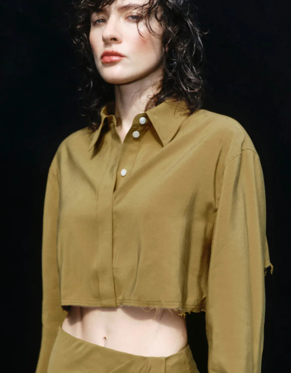 Cropped Straight Lapel Shirt sold by Urban Revivo product image thumbnail 4