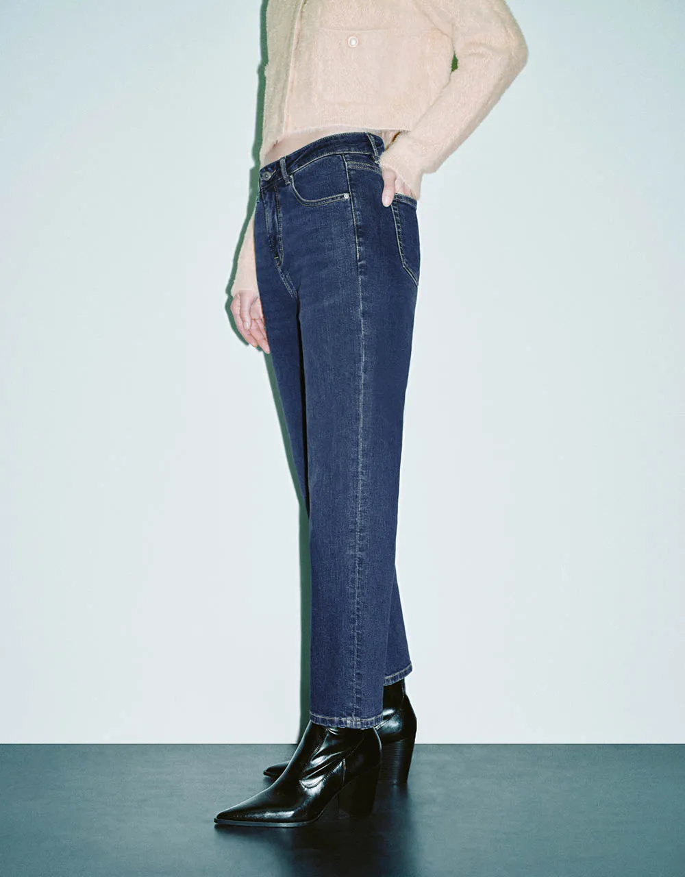 Straight Jeans sold by Urban Revivo product image thumbnail 4