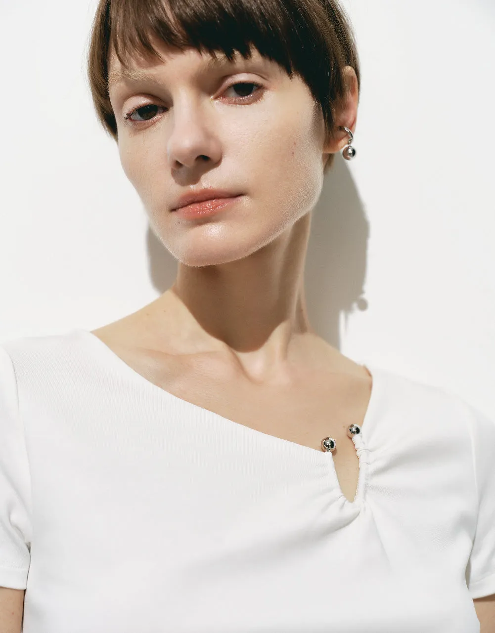 Asymmetric Crew Neck Skinny T-Shirt sold by Urban Revivo product image thumbnail 5