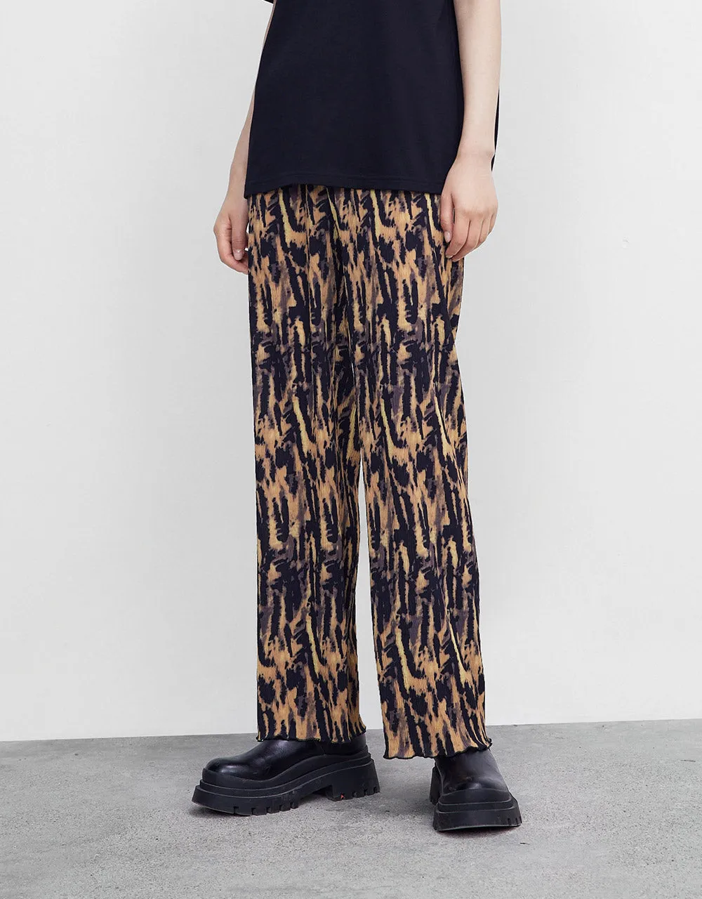 Allover Print Straight Pants sold by Urban Revivo product image thumbnail 3