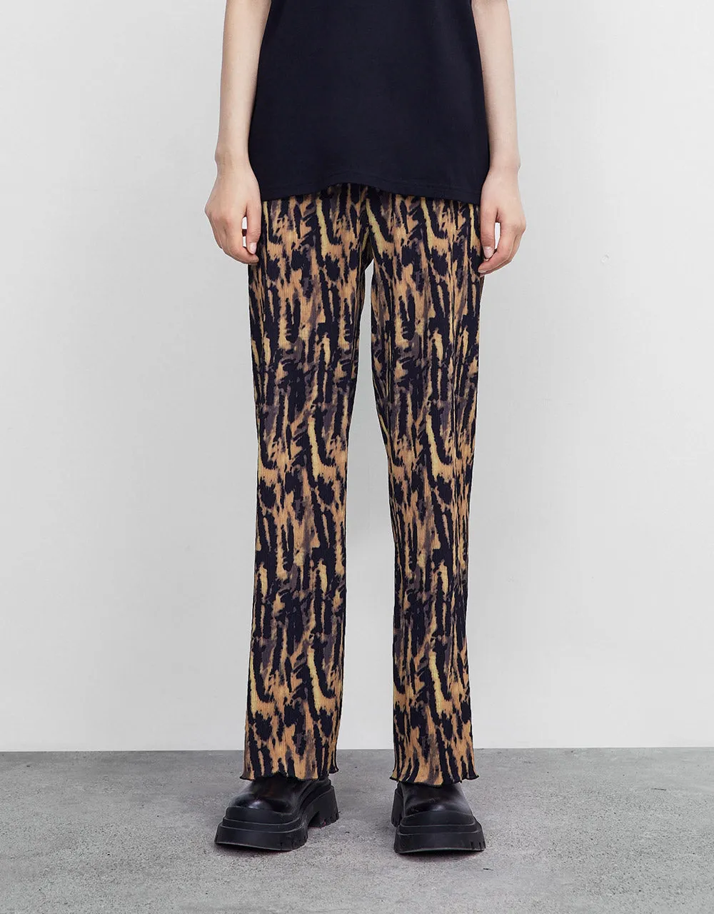 Allover Print Straight Pants sold by Urban Revivo product image thumbnail 2