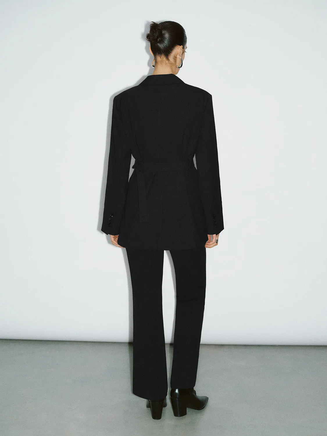 V-Neck Notch Lapel Loose Blazer sold by Urban Revivo product image thumbnail 4