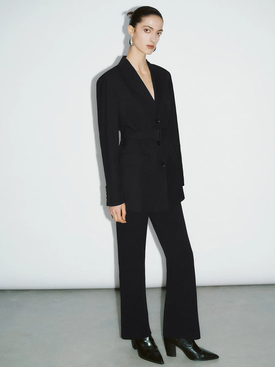 V-Neck Notch Lapel Loose Blazer sold by Urban Revivo product image thumbnail 5