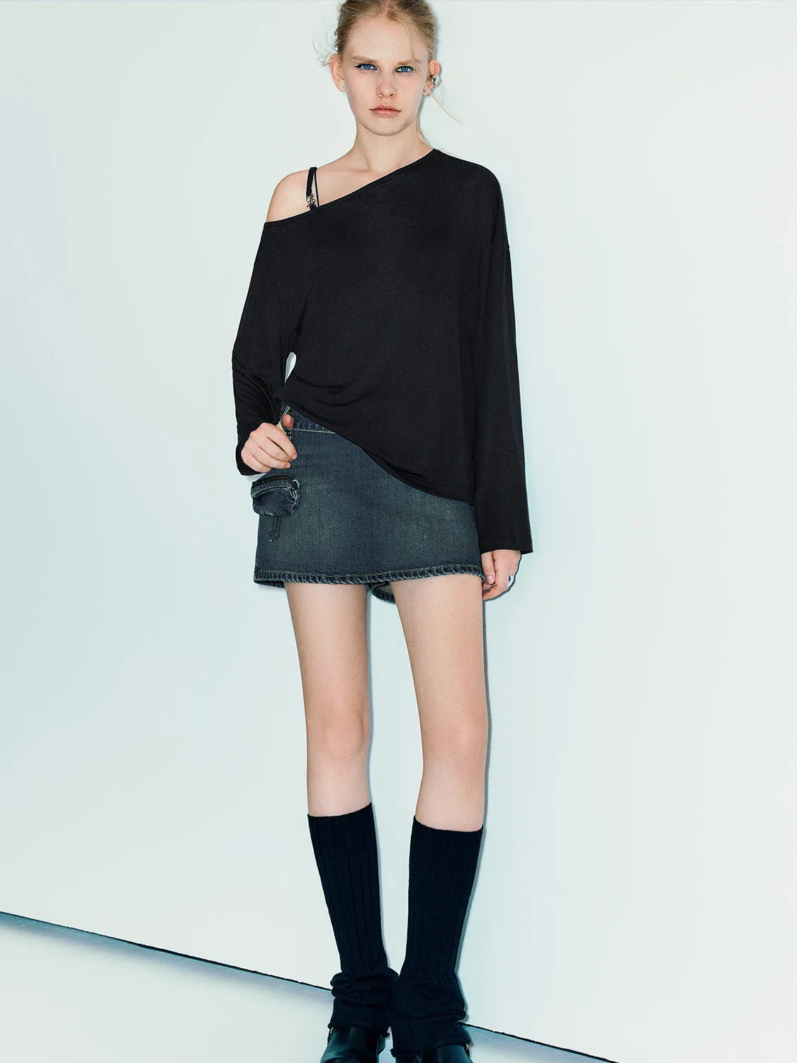 One Shoulder Loose T-Shirt sold by Urban Revivo product image thumbnail 5