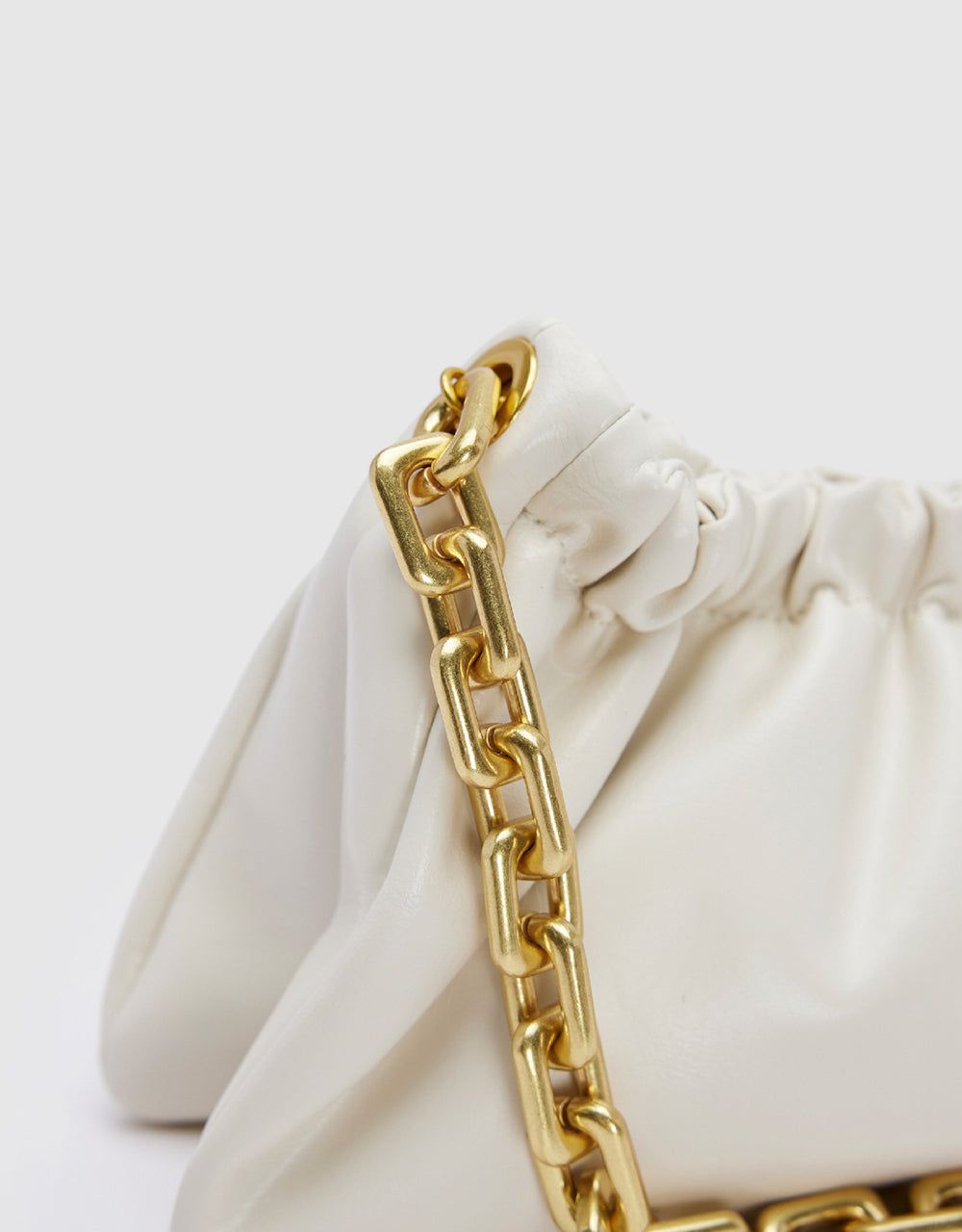 Ruched Chain Shoulder Bag sold by Urban Revivo product image thumbnail 5