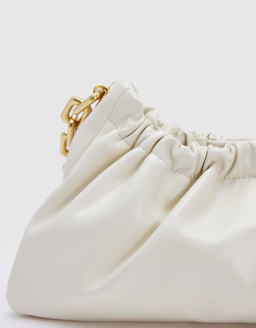 Ruched Chain Shoulder Bag sold by Urban Revivo product image thumbnail 4