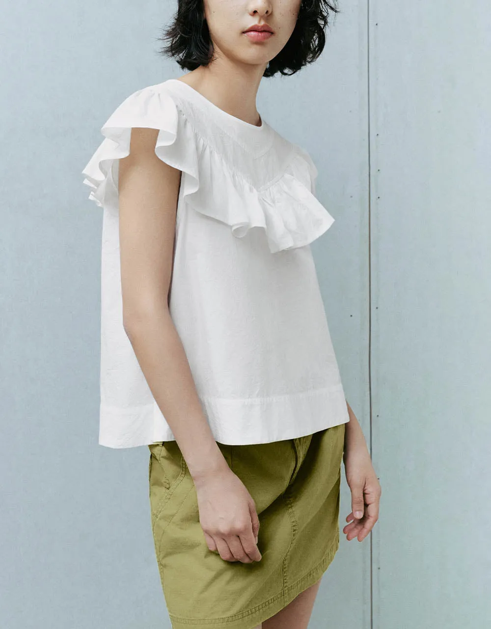 Ruffle Sleeveless Crew Neck Overhead Shirt sold by Urban Revivo product image thumbnail 3