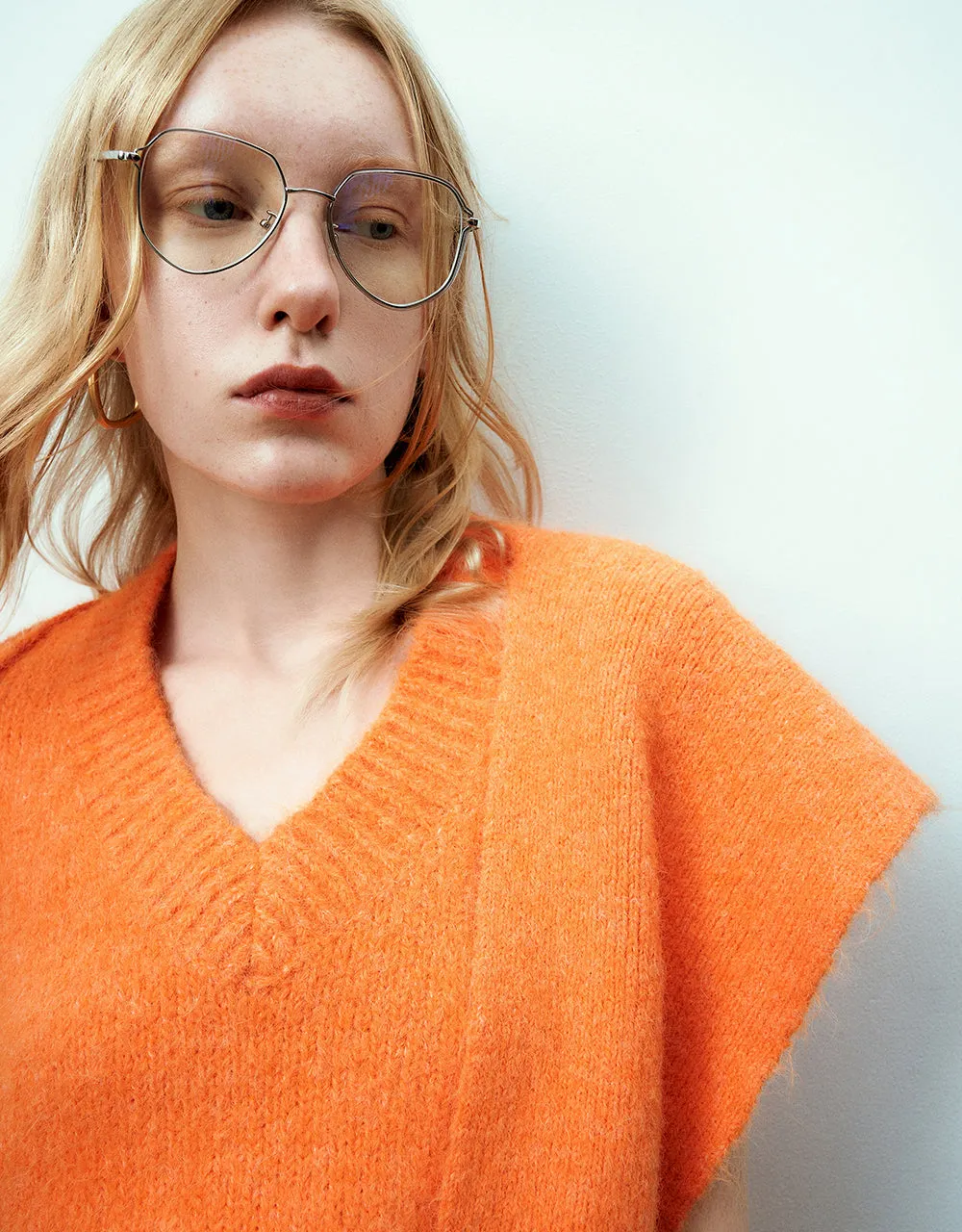 Loose Knitted Vest sold by Urban Revivo product image thumbnail 4